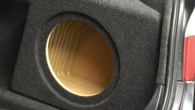 Caja  subwoofer BMW Serie 5 E60 Sedán R [1]