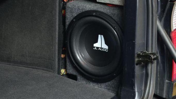 Caja subwoofer  BMW X5 E53 [1]