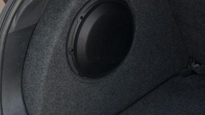Caja subwoofer Ford Focus Mk1  [1]