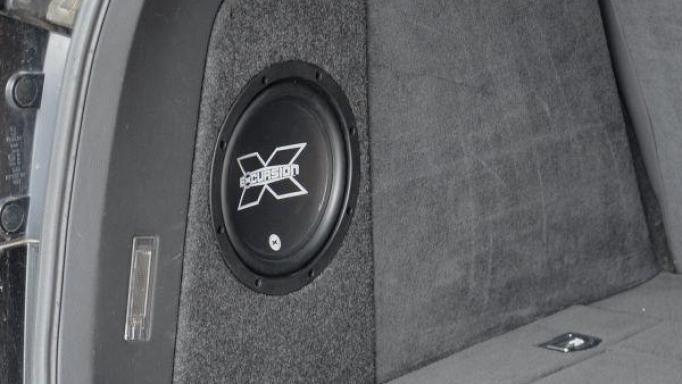Caja subwoofer  VW Touareg 1 [1]