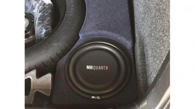 Caja subwoofer VW Tiguan [1]
