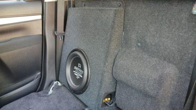 Caja subwoofer  Toyota Hilux [1]