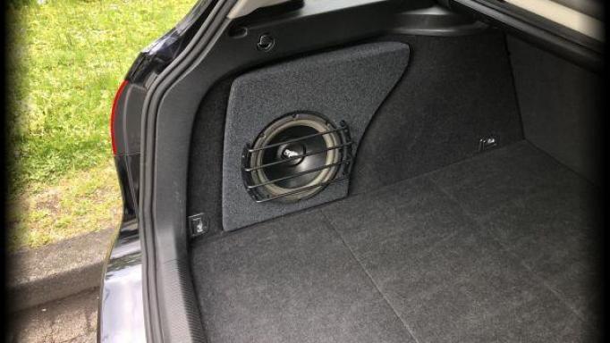 Caja subwoofer  VW Passat B6/B7 Wagon [1]