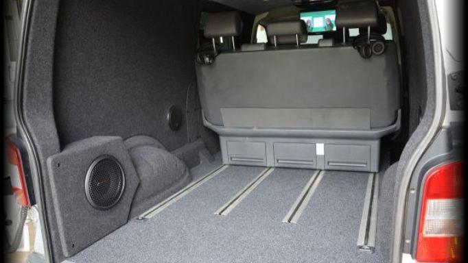 Caja subwoofer  paso de rueda L del VW Transporter T5 [1]
