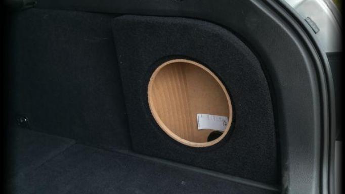 Caja subwoofer VW Golf 5/6 Wagon [1]