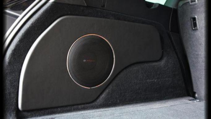 Caja subwoofer  VW Touareg 2 [1]