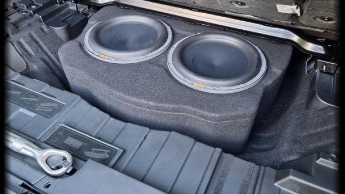Caja subwoofer BMW X5 G05 [1]