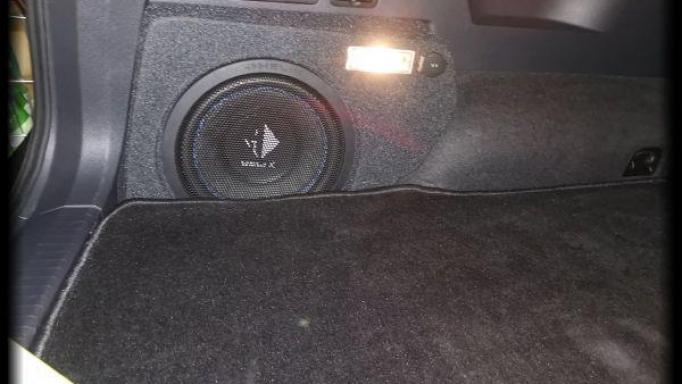 Caja subwoofer VW Tiguan 2 Allspace  [1]