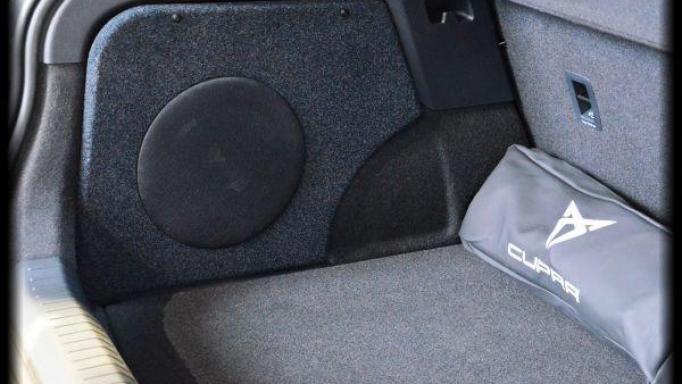 Caja  subwoofer  Cupra Formentor 