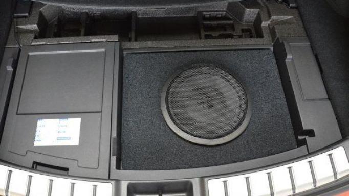 Caja subwoofer Lexus NX [1]