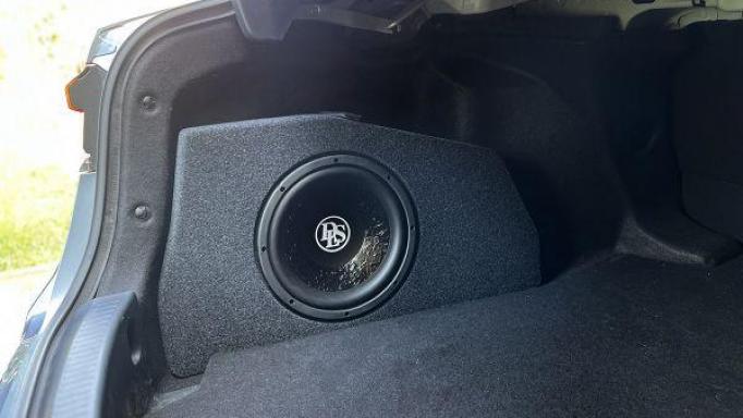 Caja subwoofer  Toyota Corolla [1]