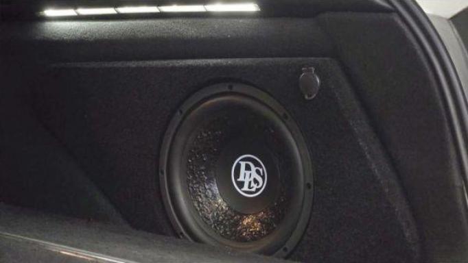 Caja  subwoofer Toyota Corolla Kombi R [1]