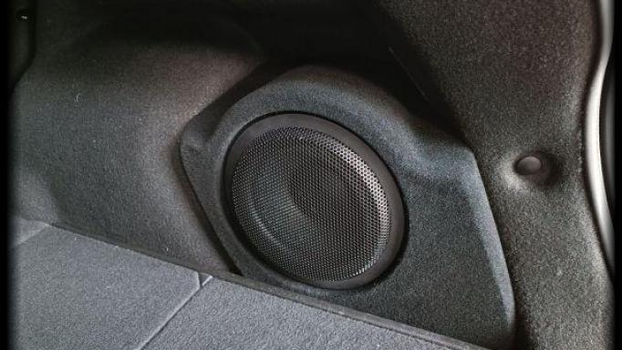 Caja subwoofer  Renault Kadjar [1]