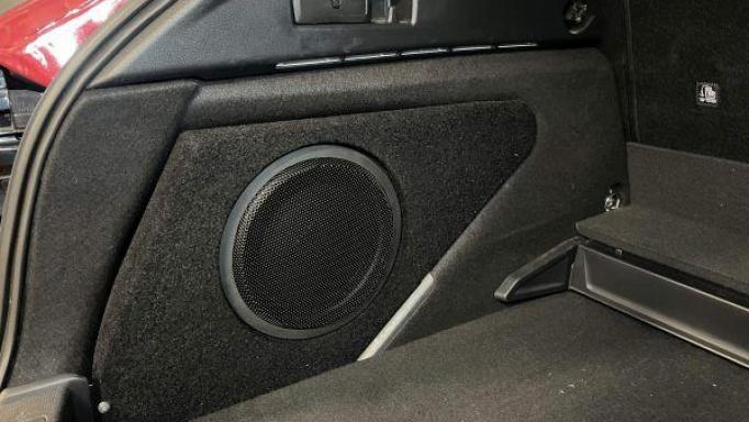 Caja subwoofer Toyota Corolla Kombi L [1]