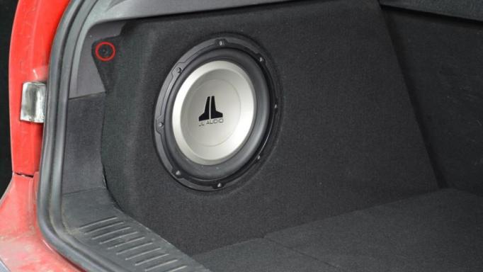 Caja subwoofer Ford Focus Mk2 Fit-Box [1]