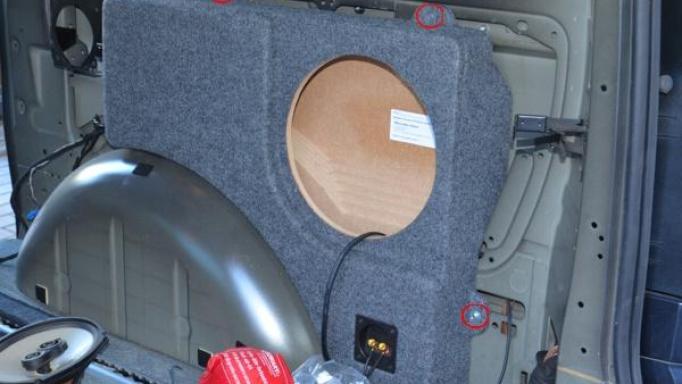 Caja subwoofer Mercedes Viano  [1]