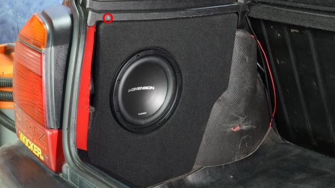 Caja subwoofer  VW Golf 3 [1]