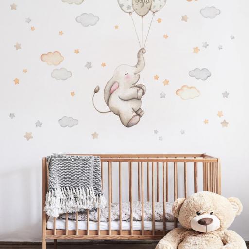 VINILO INFANTIL: Elefante con globos en tonos grises y beige, con nubes y estrellas en tonos neutros [3]