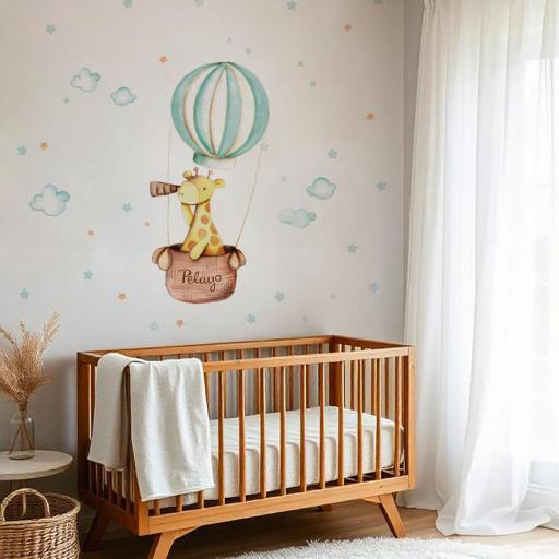 VINILO INFANTIL: Jirafa en globo con nubes y estrellas, personalizada con el nombre del bebé [1]