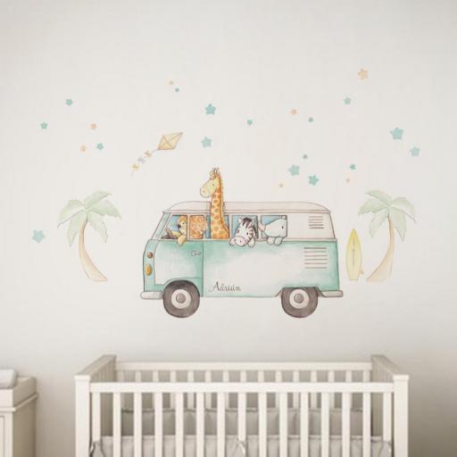 VINILO INFANTIL: Animales en camioneta surfera, con palmeras, tabla, cometa y estrellas en tonos mint. Personalizado con nombre [2]