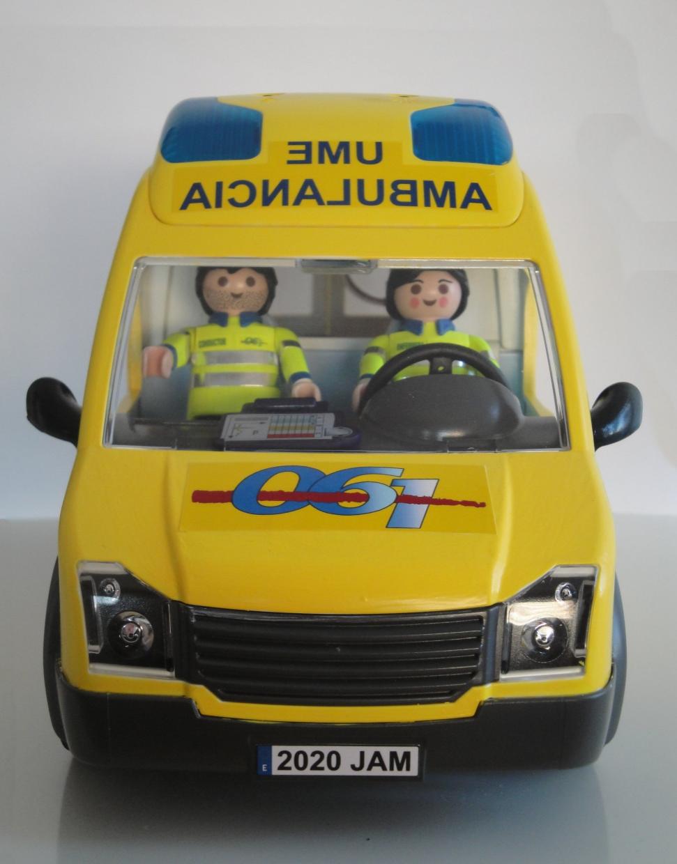 Ambulancia Playmobil personalizada con los distintivos del Servicio Murciano de Salud SMS