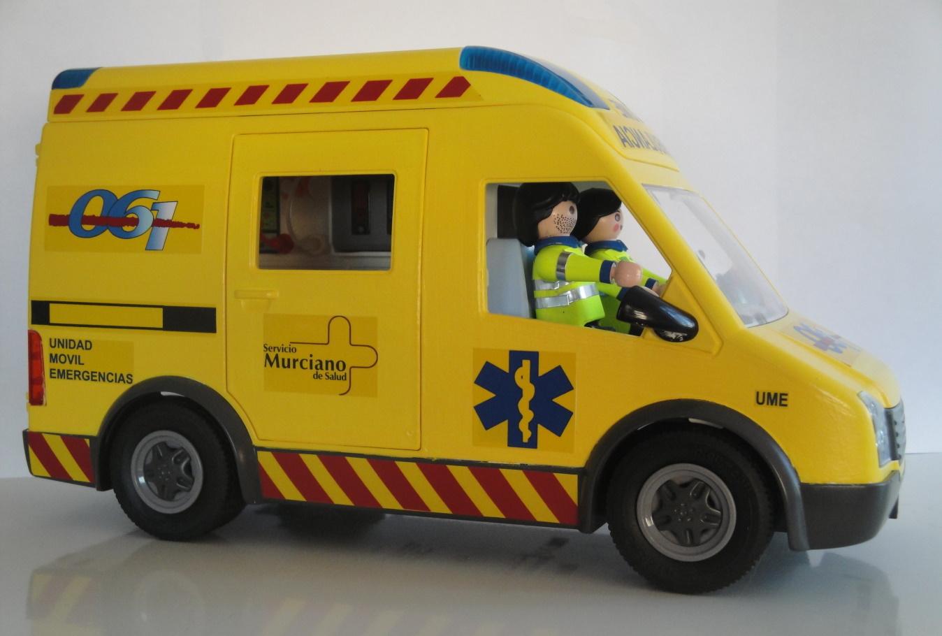 Ambulancia Playmobil personalizada con los distintivos Servicio Murciano de Salud SMS: 79,95 €