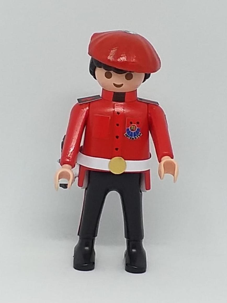 Playmobil personalizado Ertzaintza Policía País Vasco Euskadi con uniforme de gala hombre