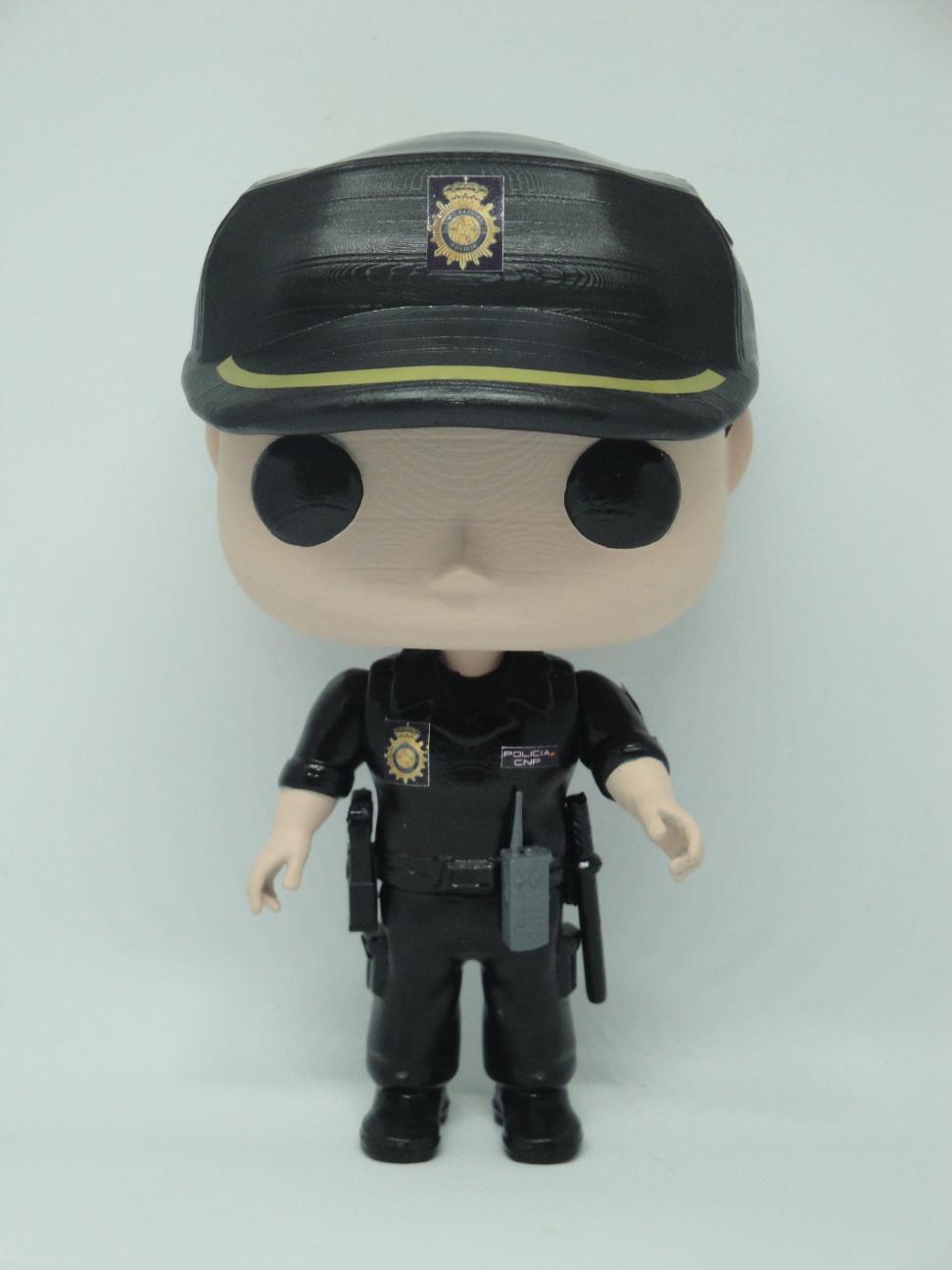 Funcops Policía nacional CNP con uniforme de seguridad ciudadana hombre