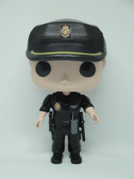 Funcops Policía nacional CNP con uniforme de seguridad ciudadana hombre