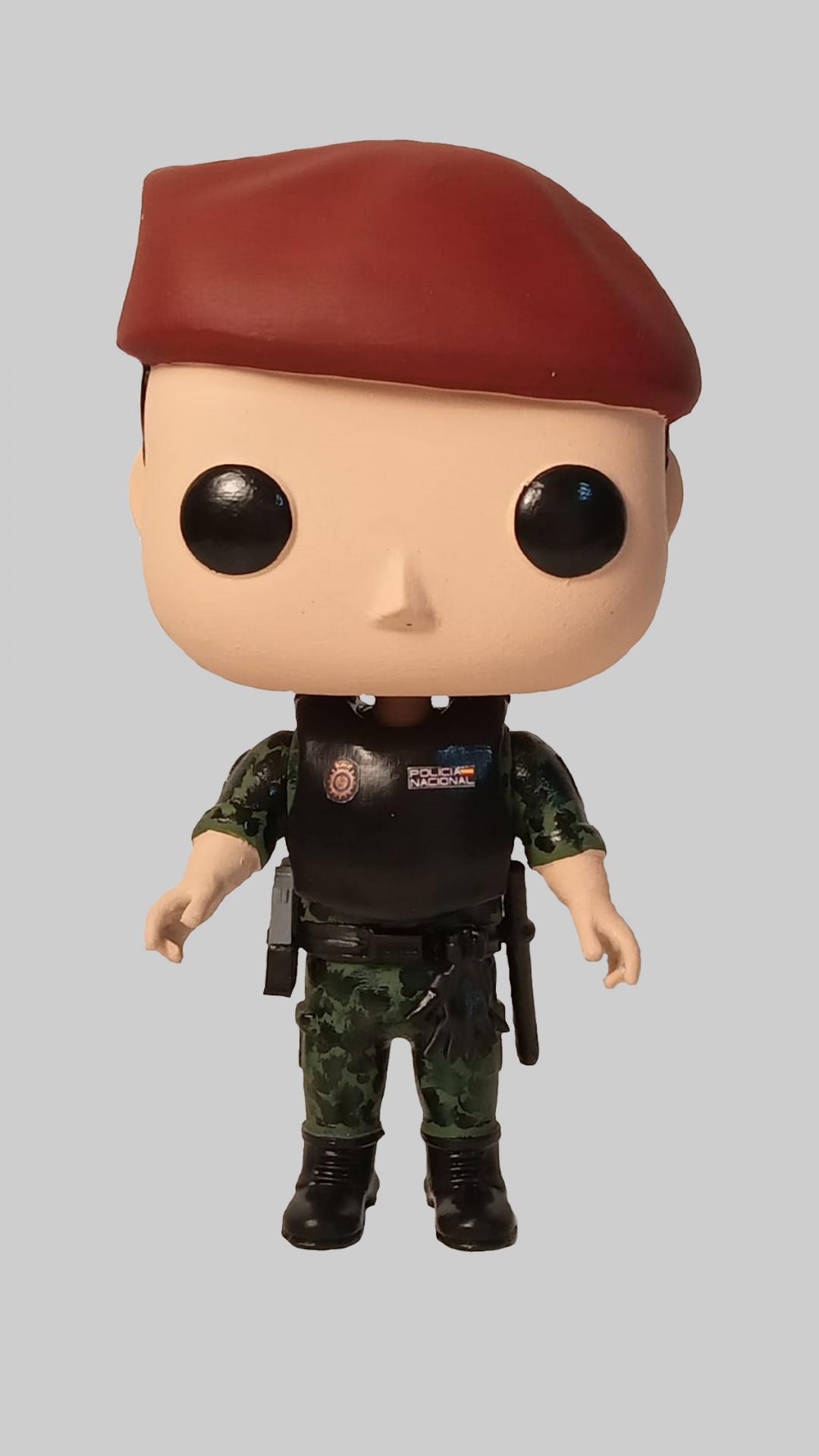 Funcops Policía Nacional con uniforme de camuflaje del GEO Grupo Especial de Operaciones Swat hombre