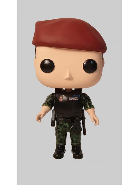 Funcops Policía Nacional con uniforme de camuflaje del GEO Grupo Especial de Operaciones Swat hombre