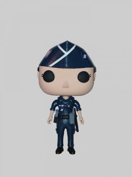 Funcops Policía Nacional Francia Police Nationale con uniforme de verano mujer