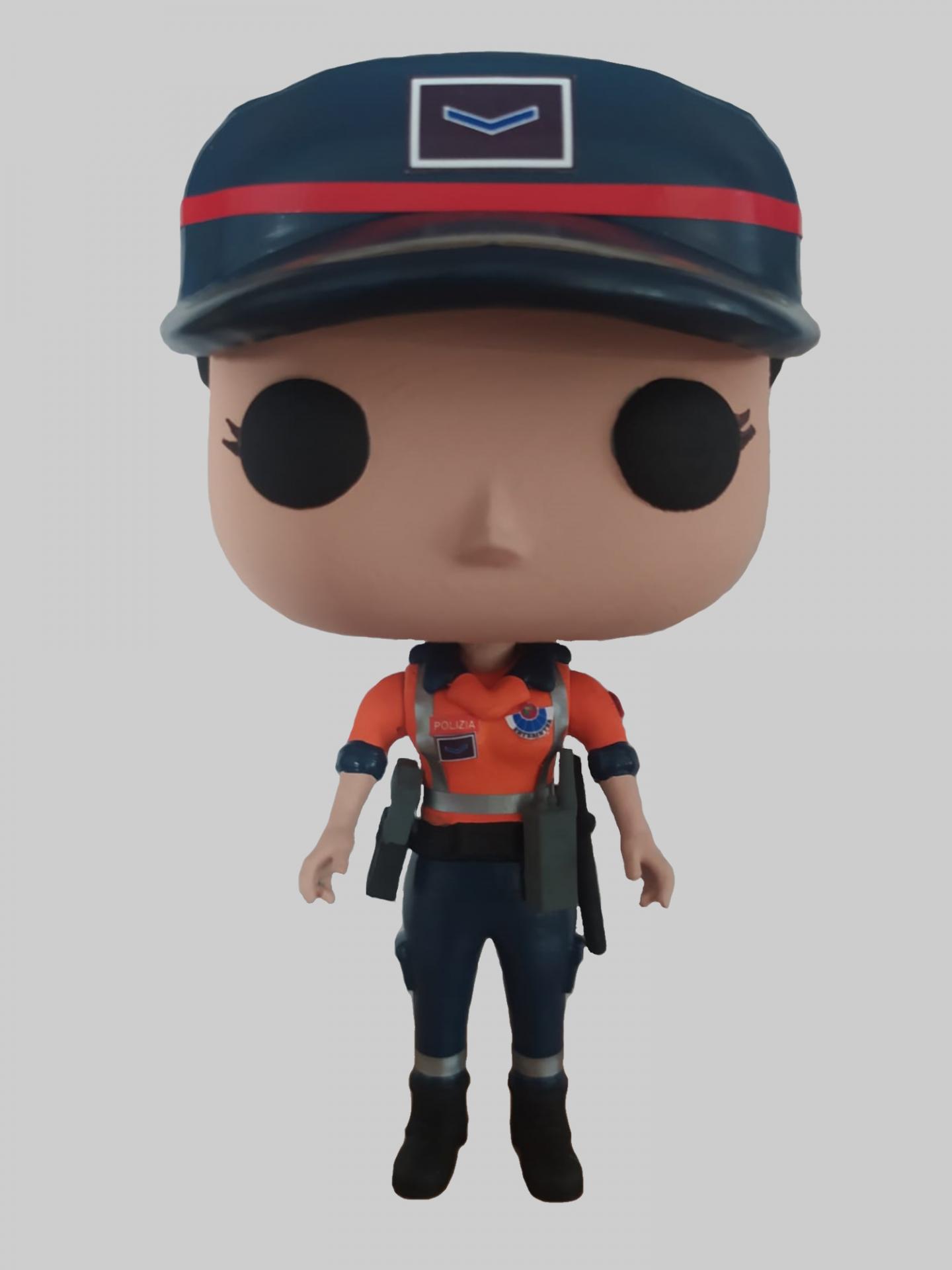 Funcops Ertzaintza policía Euskadi país vasco con uniforme de tráfico mujer