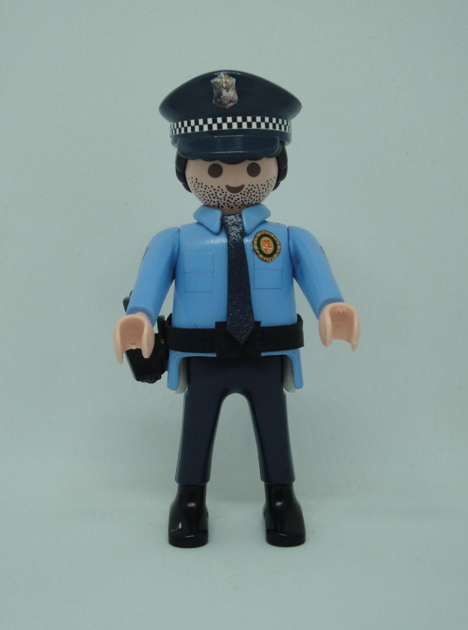 Playmobil personalizado policía guardia urbana de Barcelona uniforme modelo años 90 hombre