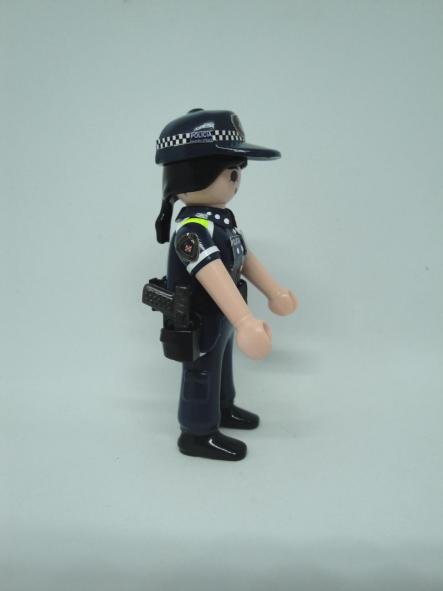 Playmobil personalizado con el uniforme de la Guardia Urbana de Barcelona mujer [3]