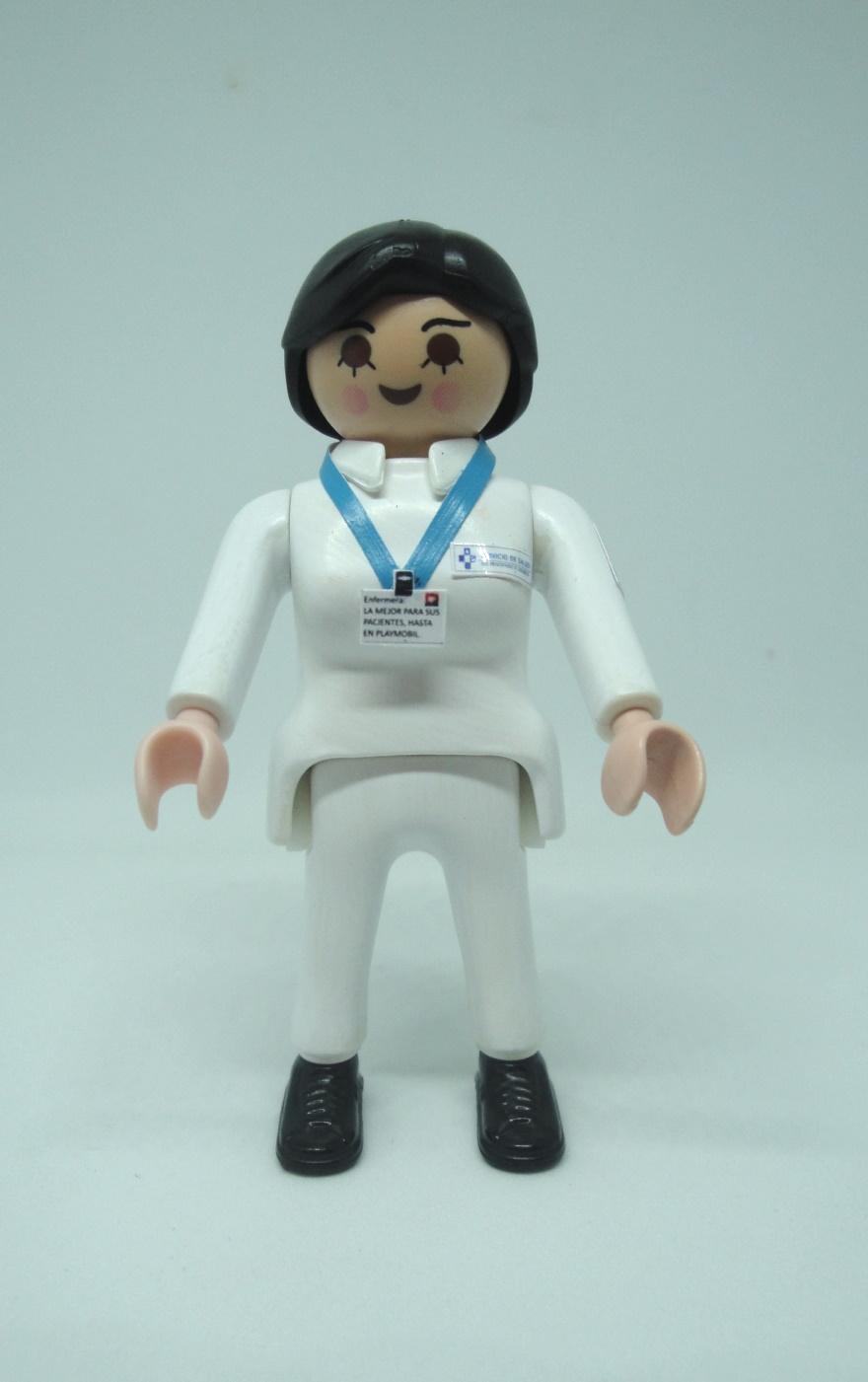Playmobil personalizado con el uniforme de Enfermera del SESPA Servicio Asturiano de Salud mujer