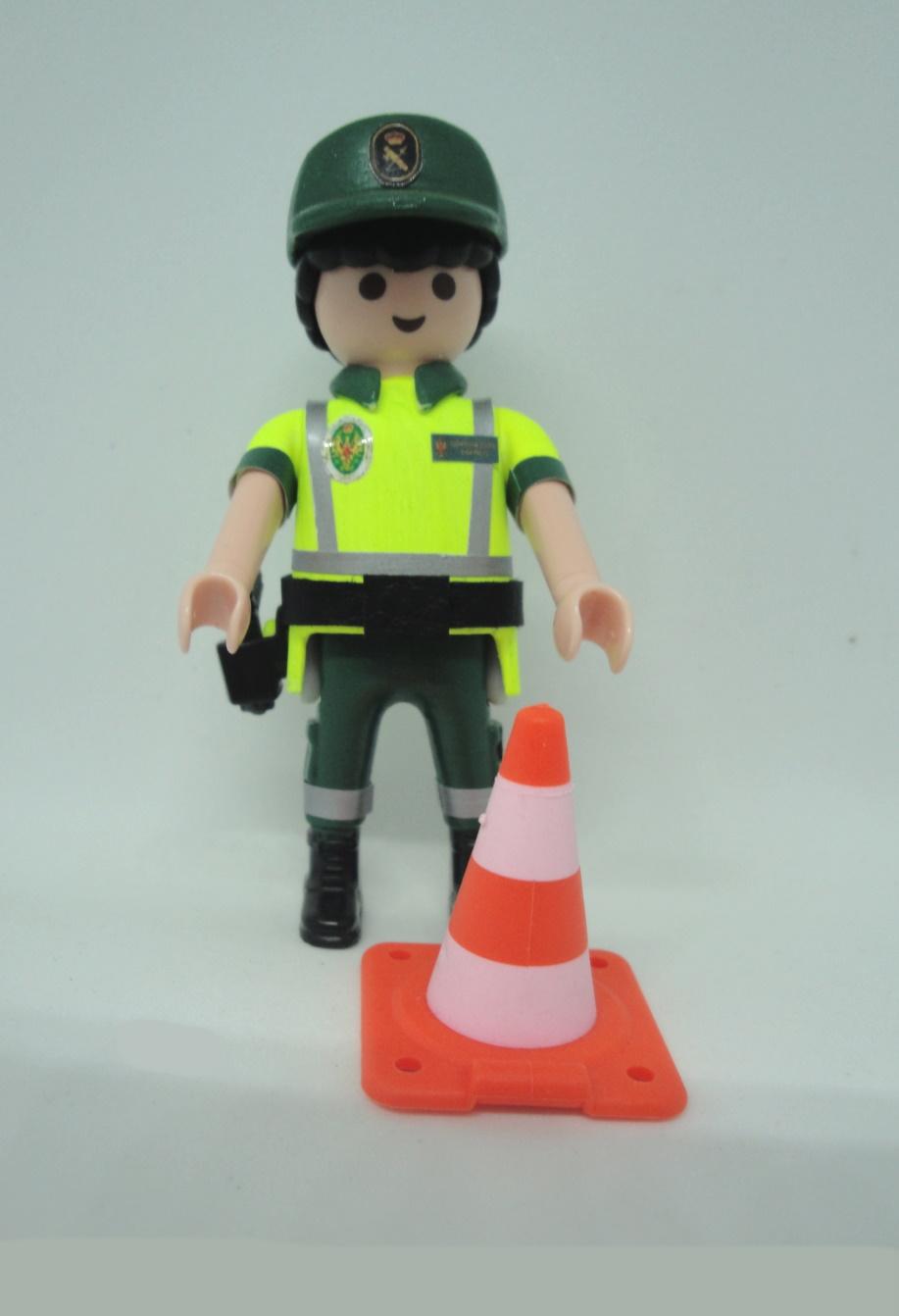  Playmobil personalizado con uniforme de la guardia civil de tráfico con cono hombre