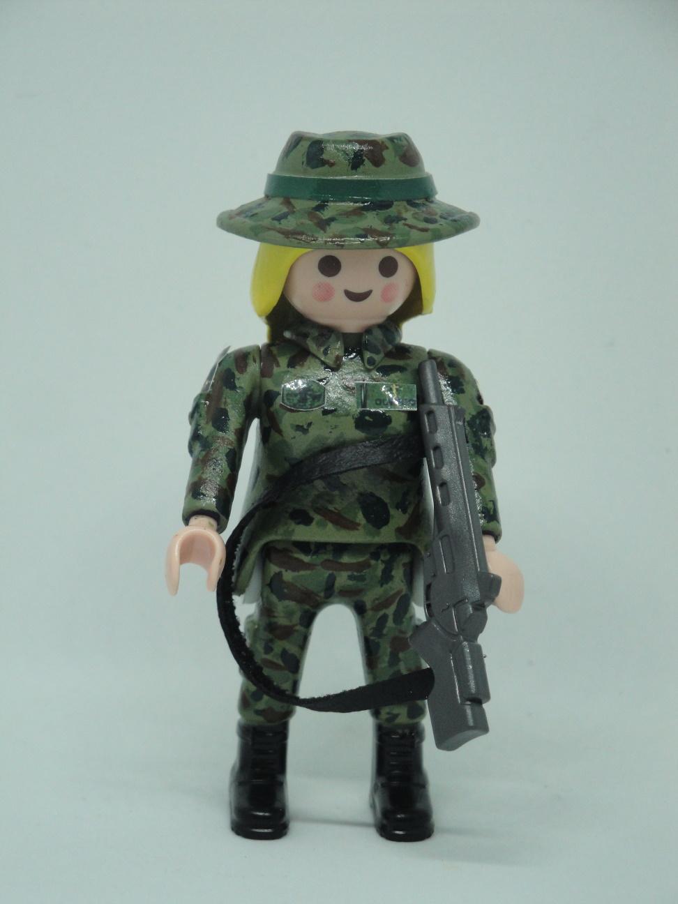 Playmobil personalizado con uniforme Ejercito de tierra Retac Regimiento de transmisiones mujer