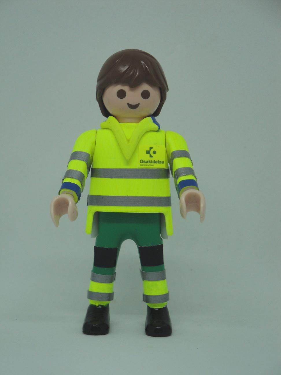 Playmobil personalizado uniforme con pantalón verde de Osakidetza servicio vasco de salud hombre 