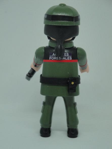 Playmobil personalizado con el uniforme de los agentes forestales de la Comunidad de Madrid hombre [1]