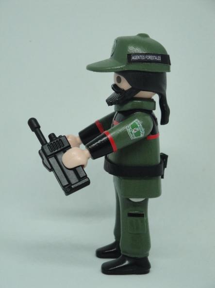 Playmobil personalizado con el uniforme de los agentes forestales de la Comunidad de Madrid hombre [2]