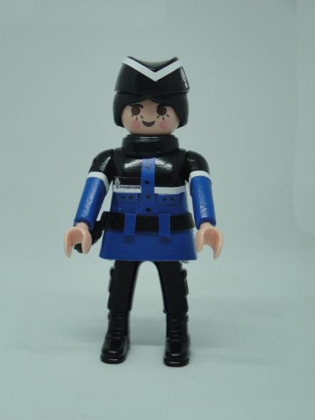 Playmobil personalizado con uniforme de invierno de la Gendarmerie de Francia mujer [0]