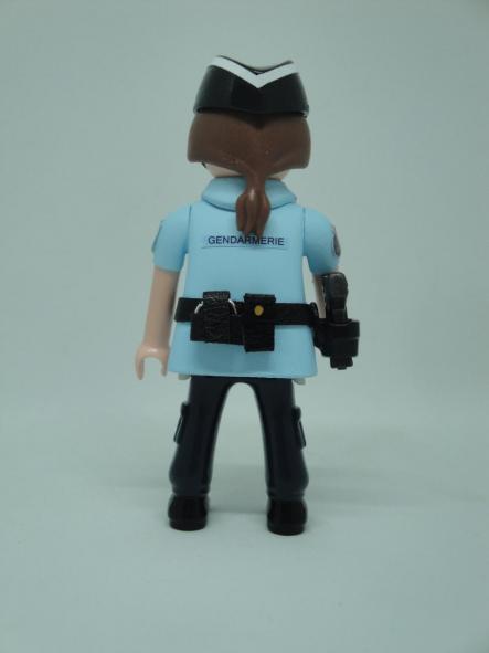 Playmobil personalizado con el uniforme de verano de la Gendarmerie de Francia mujer [1]