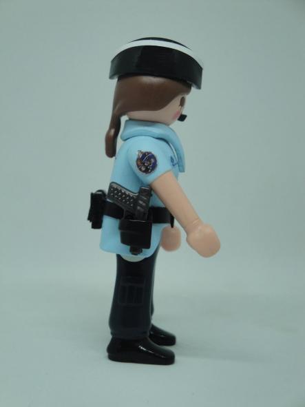 Playmobil personalizado con el uniforme de verano de la Gendarmerie de Francia mujer [3]