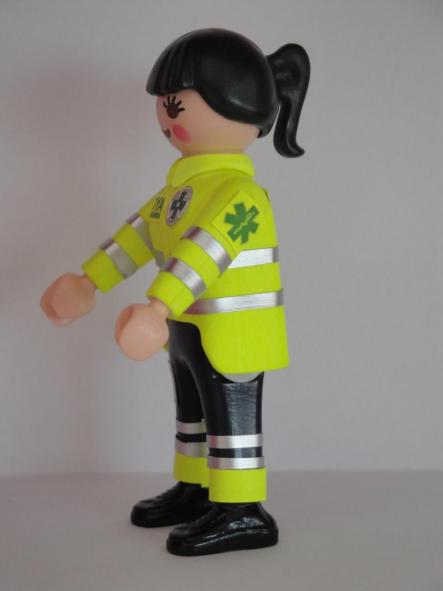 Playmobil personalizado con uniforme sanitario de ambulancia de Navarra DYA mujer [2]