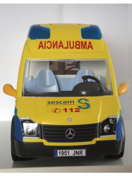 Ambulancia Playmobil personalizada con los distintivos del SESCAM Servicio de Salud de Castilla la Mancha [0]