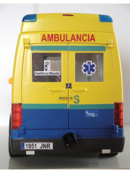 Ambulancia Playmobil personalizada con los distintivos del SESCAM Servicio de Salud de Castilla la Mancha [1]