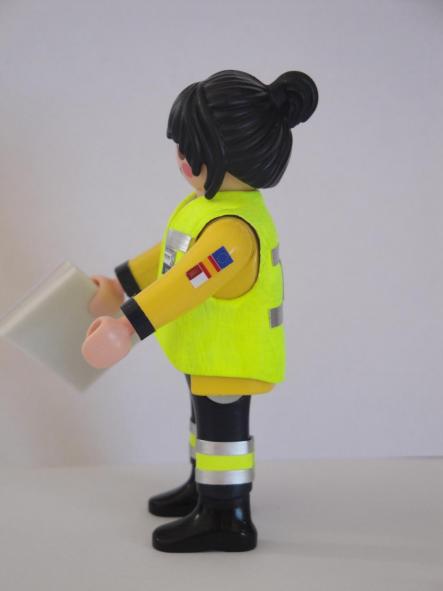 Playmobil personalizado con uniforme sanitario de ambulancia del Sescam Servicio sanitario de Castilla la Mancha mujer [3]