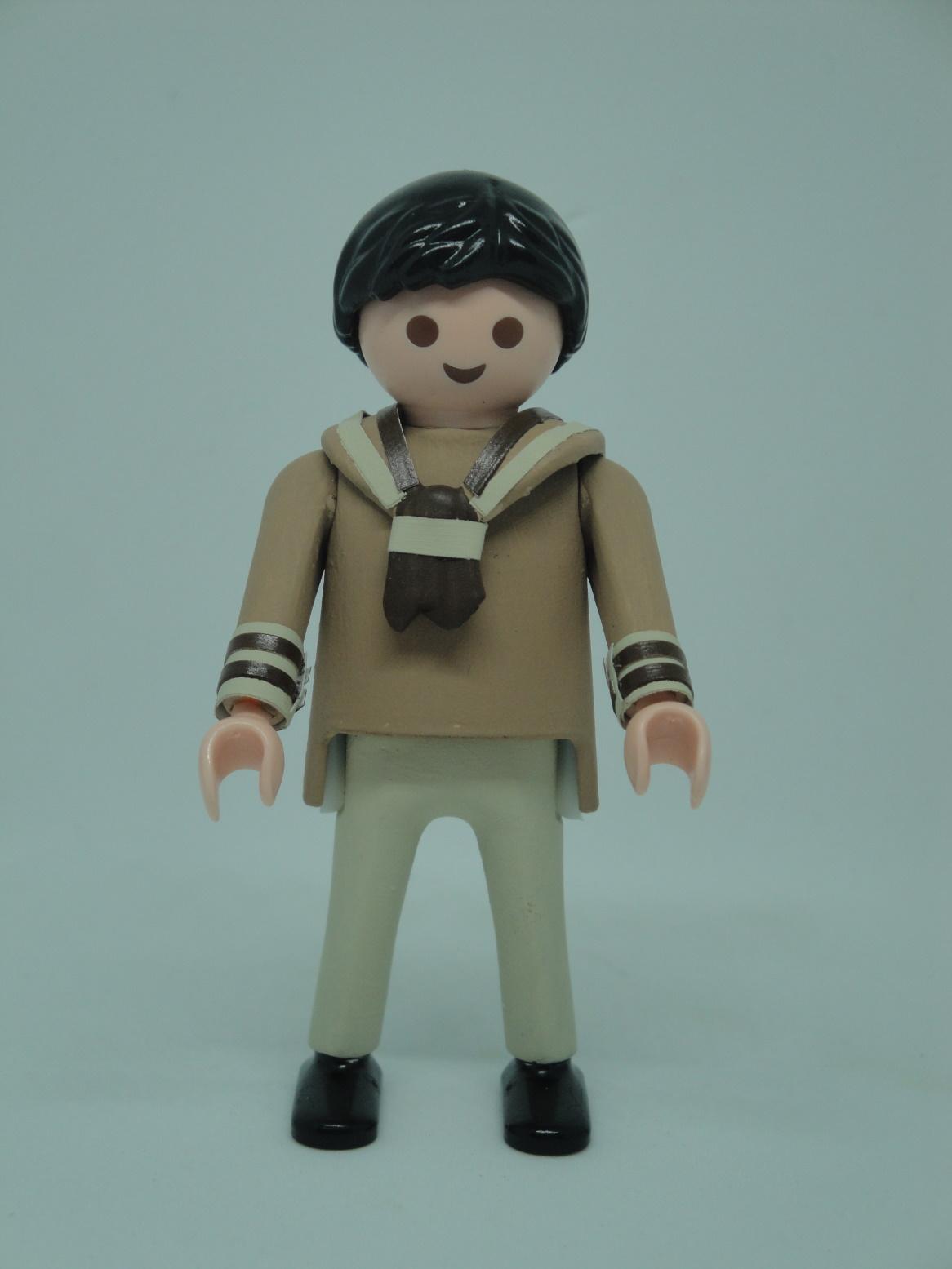 Playmobil personalizado con traje marinero de primera comunión en color beige marrón modelo niño