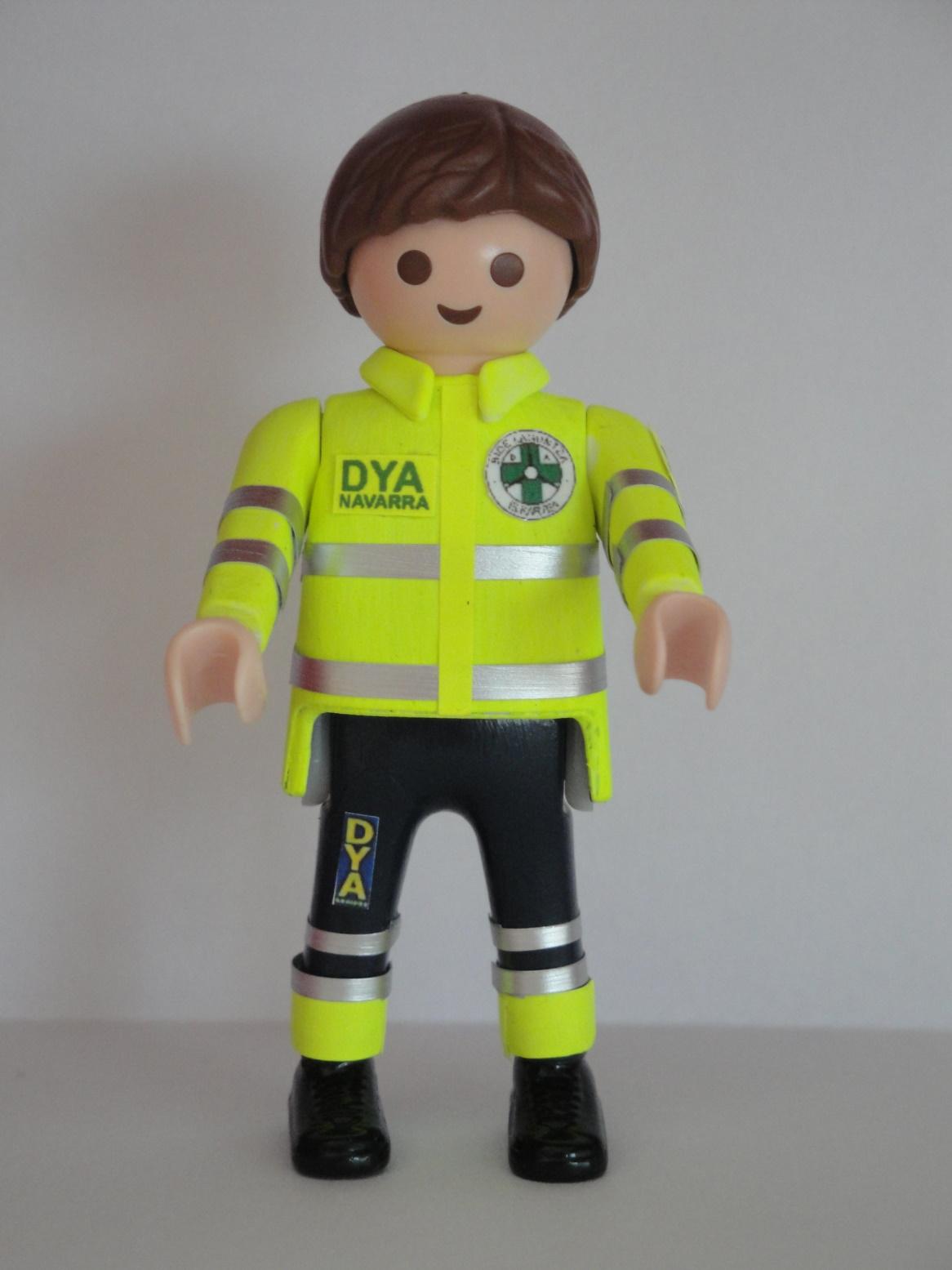 Playmobil personalizado con uniforme sanitario de ambulancia de Navarra DYA hombre